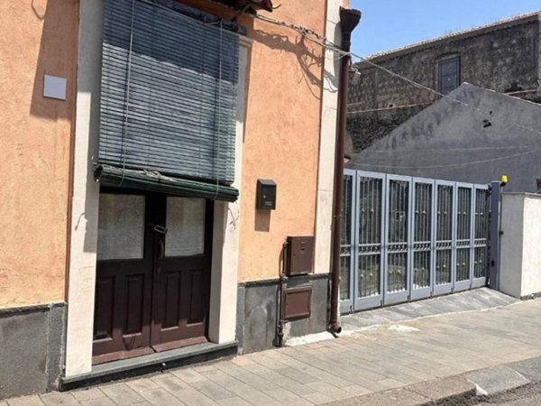 casa indipendente in vendita a Nicolosi