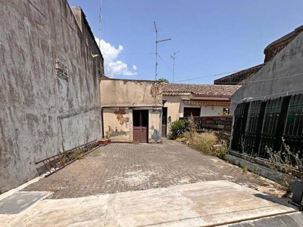 casa indipendente in vendita a Nicolosi