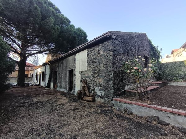 casa indipendente in vendita a Nicolosi