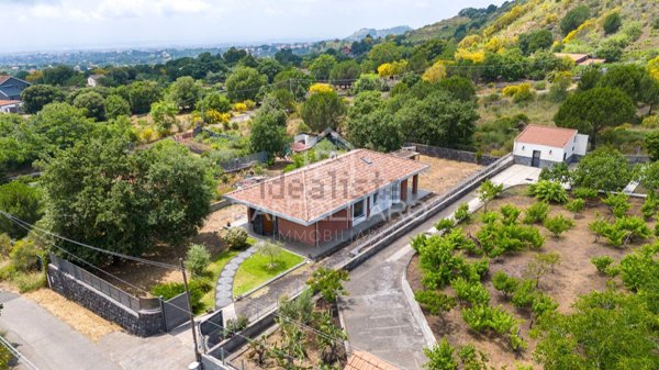 casa indipendente in vendita a Nicolosi