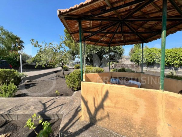 casa indipendente in vendita a Nicolosi