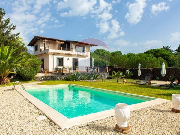 casa indipendente in vendita a Nicolosi