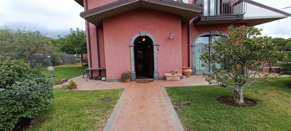 casa indipendente in vendita a Nicolosi