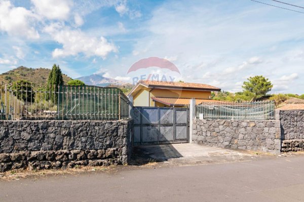 casa indipendente in vendita a Nicolosi