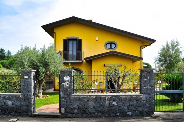 casa indipendente in vendita a Nicolosi