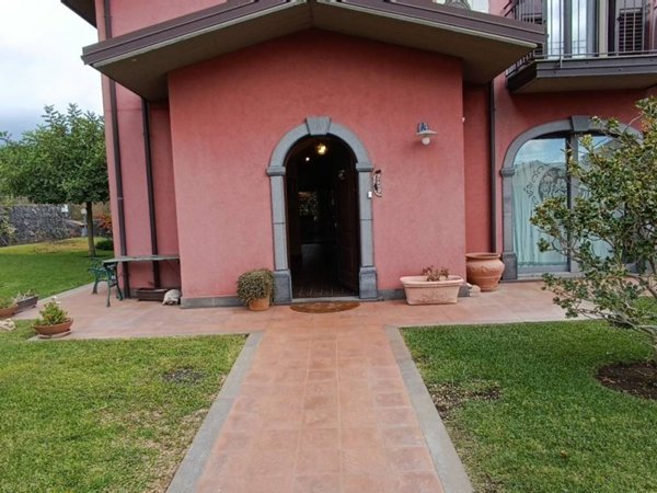casa indipendente in vendita a Nicolosi