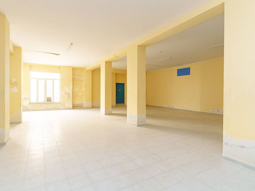 locale commerciale in vendita a Nicolosi