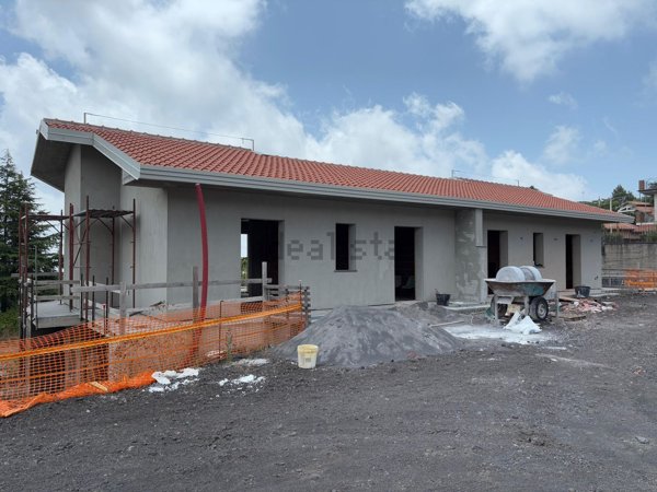 casa indipendente in vendita a Nicolosi