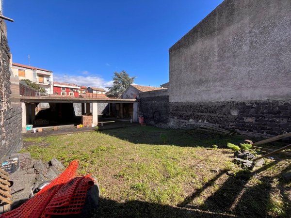 casa indipendente in vendita a Nicolosi