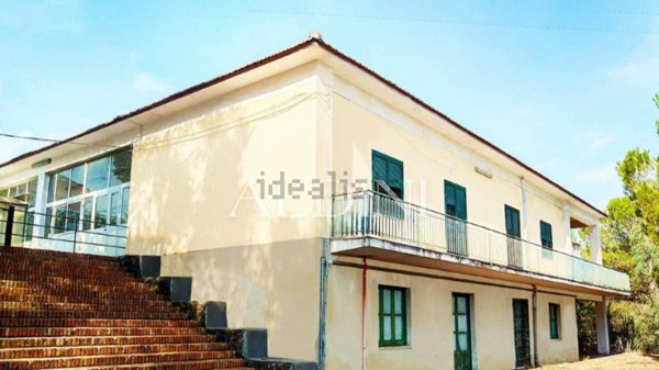 intera palazzina in vendita a Nicolosi