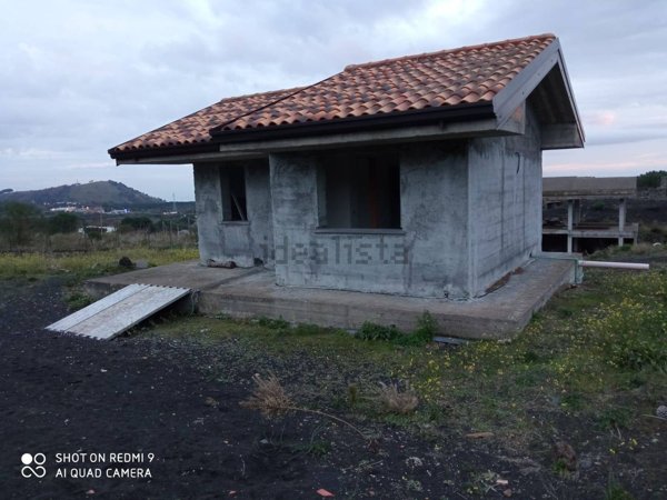 casa indipendente in vendita a Nicolosi
