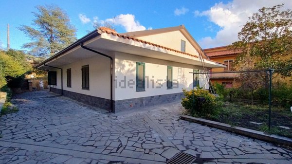 casa indipendente in vendita a Nicolosi