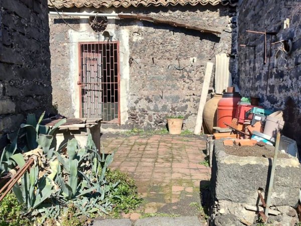 rudere in vendita a Nicolosi