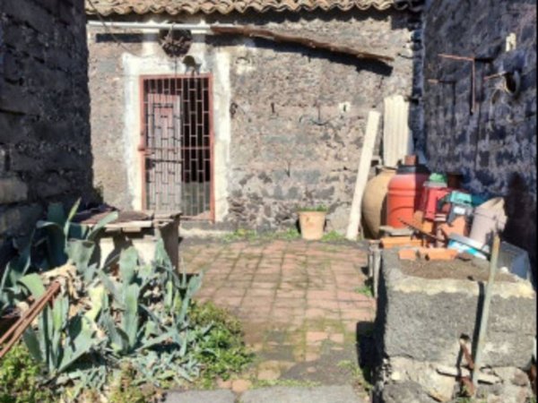 rudere in vendita a Nicolosi