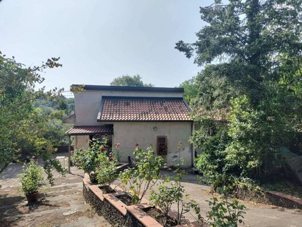 casa indipendente in vendita a Nicolosi