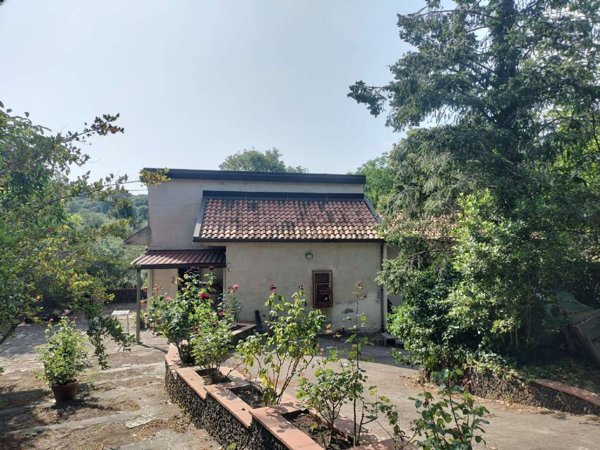casa indipendente in vendita a Nicolosi