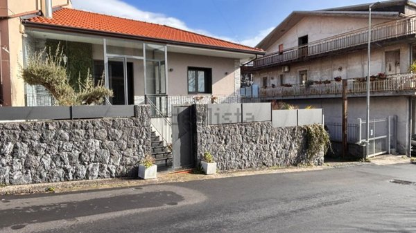 pentavano in vendita a Nicolosi