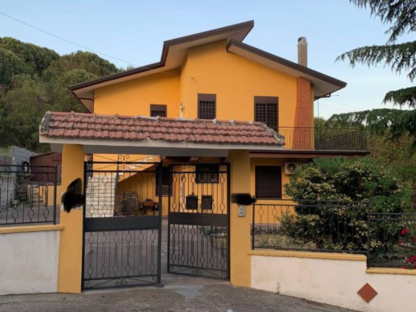 casa indipendente in vendita a Nicolosi