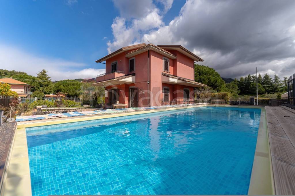 casa indipendente in vendita a Nicolosi