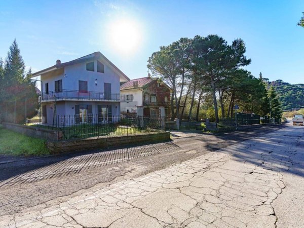 casa indipendente in vendita a Nicolosi