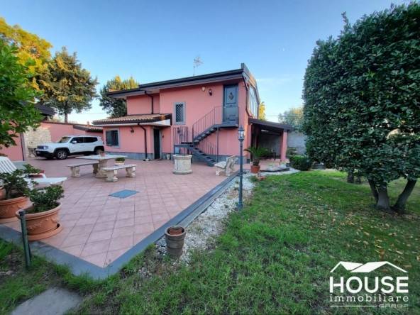 casa indipendente in vendita a Nicolosi
