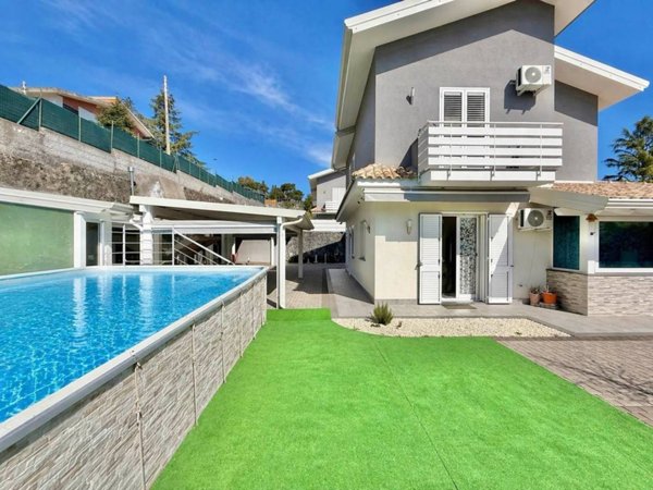 casa indipendente in vendita a Nicolosi