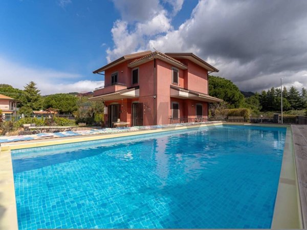 casa indipendente in vendita a Nicolosi