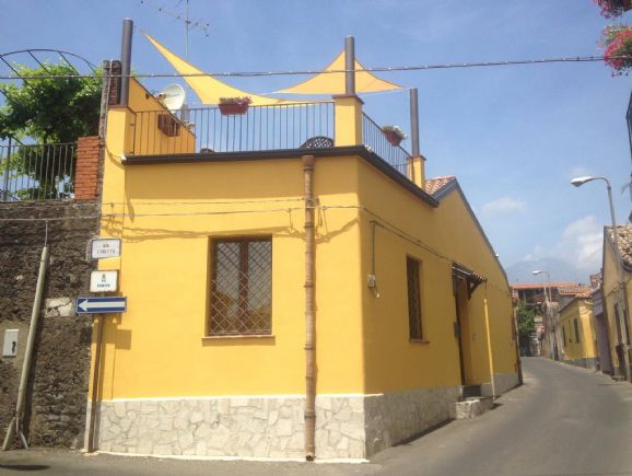 casa indipendente in vendita a Nicolosi