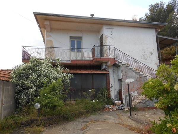 casa indipendente in vendita a Nicolosi