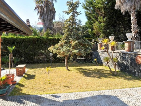 casa indipendente in vendita a Nicolosi
