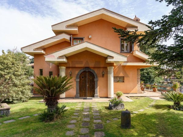 casa indipendente in vendita a Nicolosi