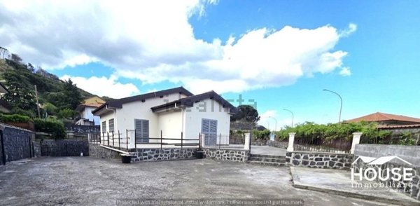 casa indipendente in vendita a Nicolosi