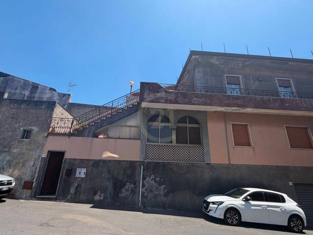 casa indipendente in vendita a Nicolosi