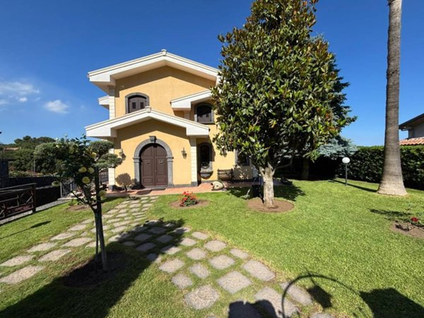 casa indipendente in vendita a Nicolosi