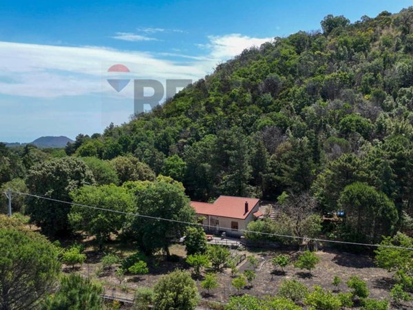 casa indipendente in vendita a Nicolosi