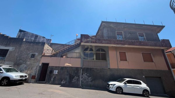 casa indipendente in vendita a Nicolosi
