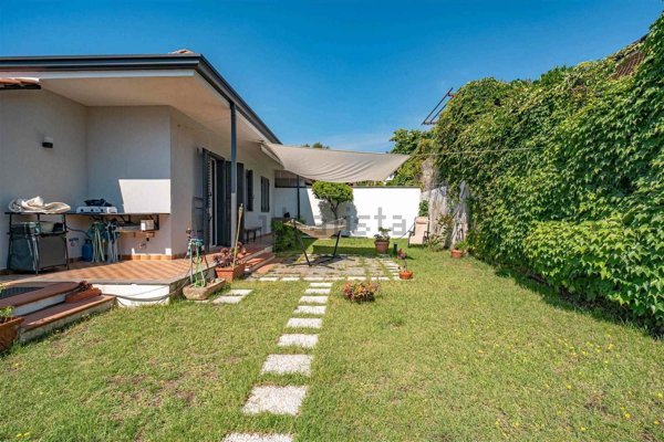 casa indipendente in vendita a Nicolosi