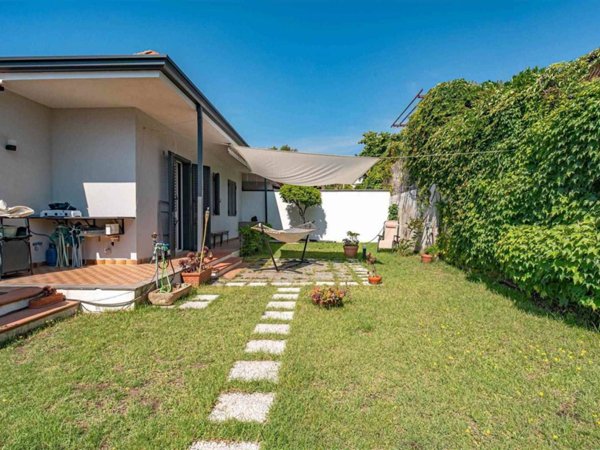 casa indipendente in vendita a Nicolosi