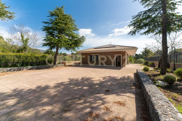 casa indipendente in vendita a Nicolosi