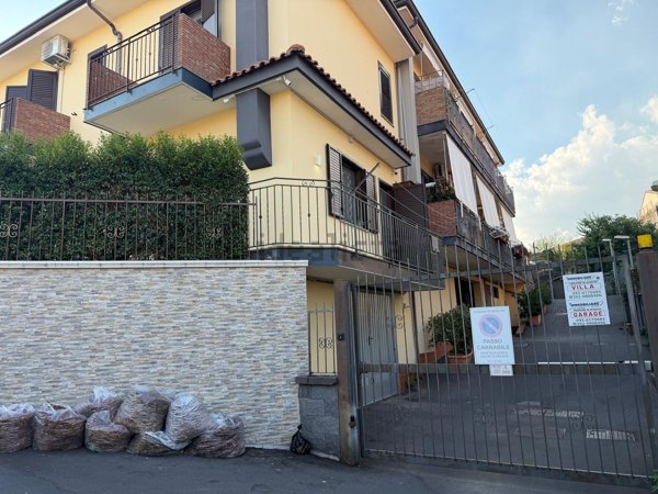 casa indipendente in vendita a Nicolosi