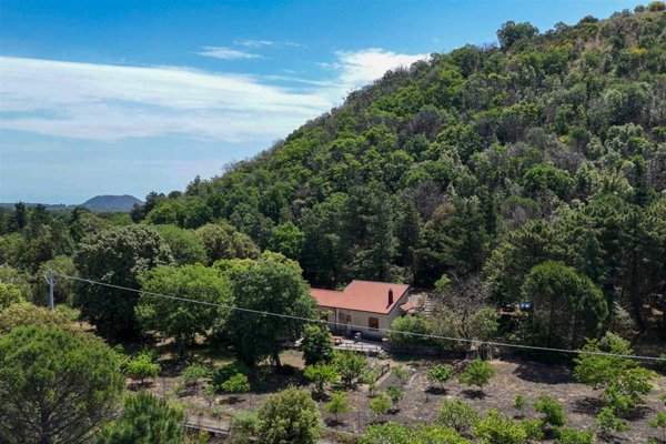 casa indipendente in vendita a Nicolosi
