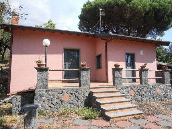 casa indipendente in vendita a Nicolosi