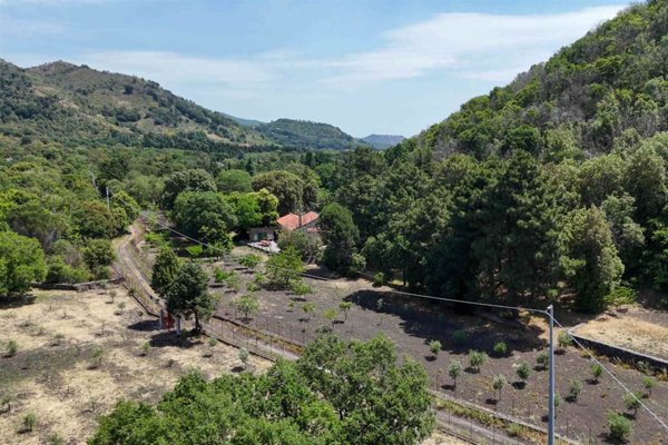 casa indipendente in vendita a Nicolosi