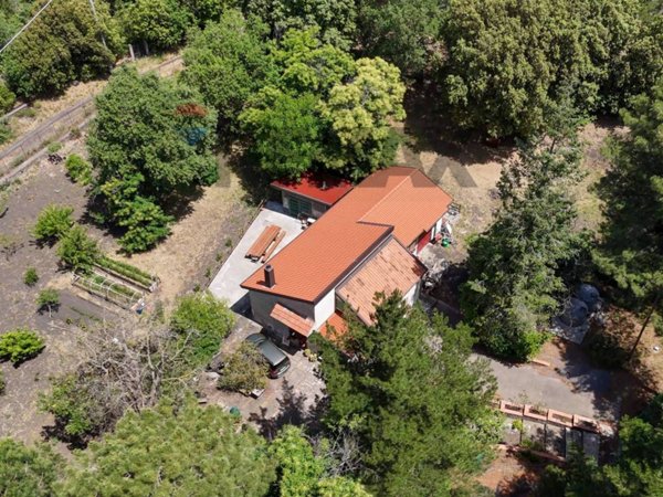 casa indipendente in vendita a Nicolosi