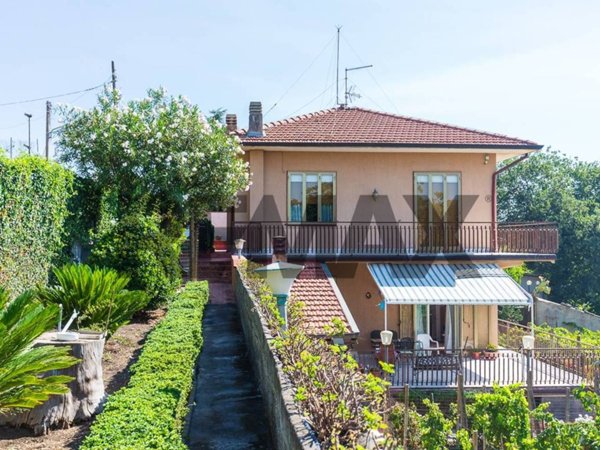 casa indipendente in vendita a Nicolosi
