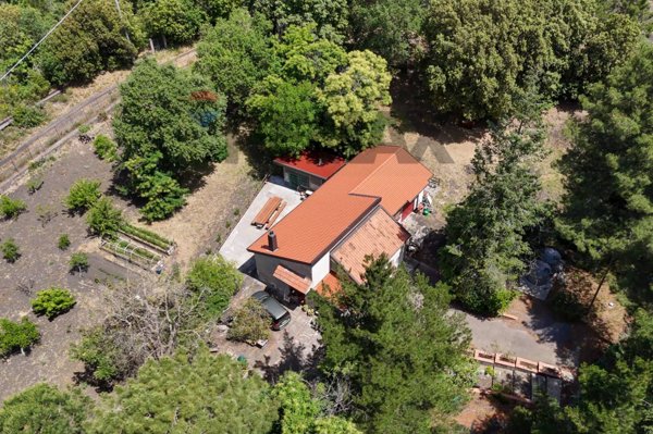 casa indipendente in vendita a Nicolosi