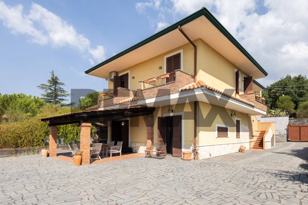 casa indipendente in vendita a Nicolosi