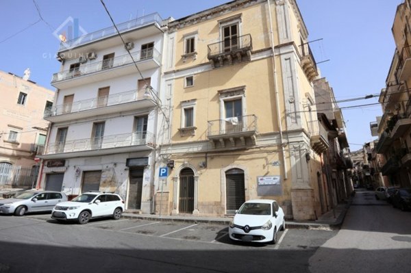casa indipendente in vendita a Palagonia