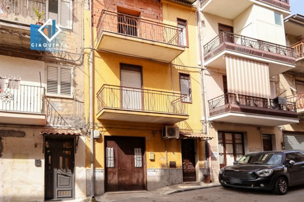 casa indipendente in vendita a Palagonia
