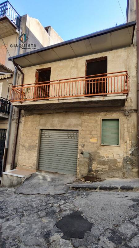 casa indipendente in vendita a Palagonia